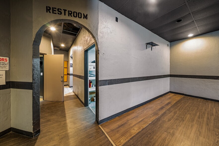 More Photos Of 2345 Ashland St, Ashland Freestanding For Lease