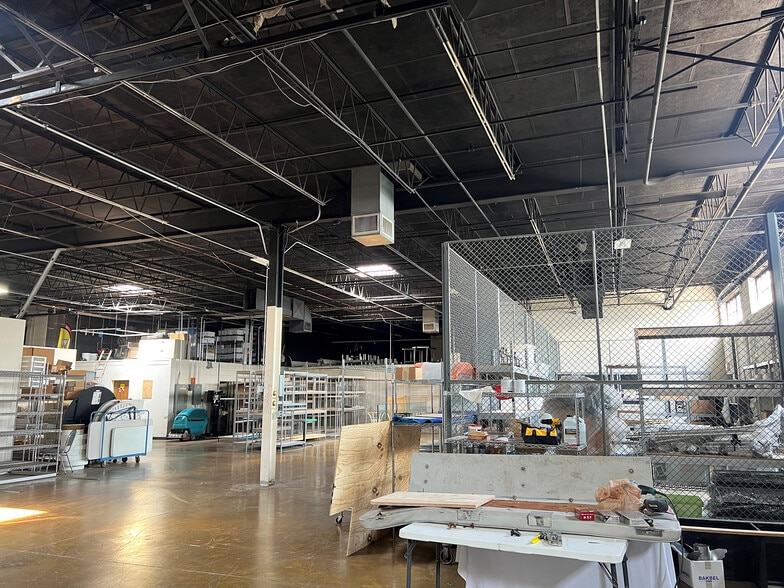 More Photos Of 2480-2490 S Wolf Rd, Des Plaines Manufacturing For Sale
