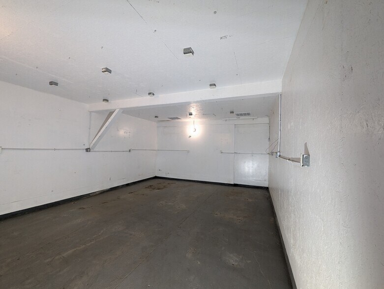 More Photos Of 2740 Echo Ln, Eugene Industrial For Lease