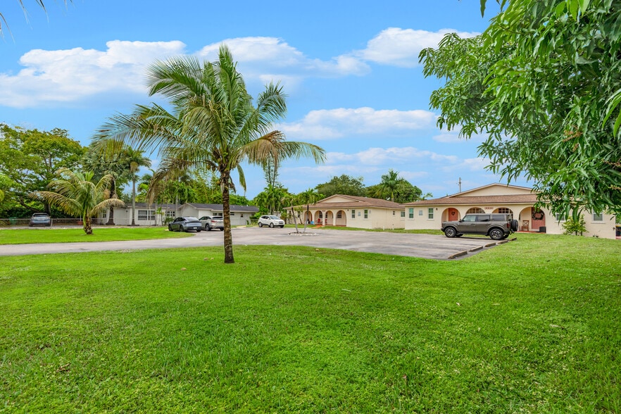 More Photos Of 4063-4065 SW 51st St, Fort Lauderdale Apartments For Sale