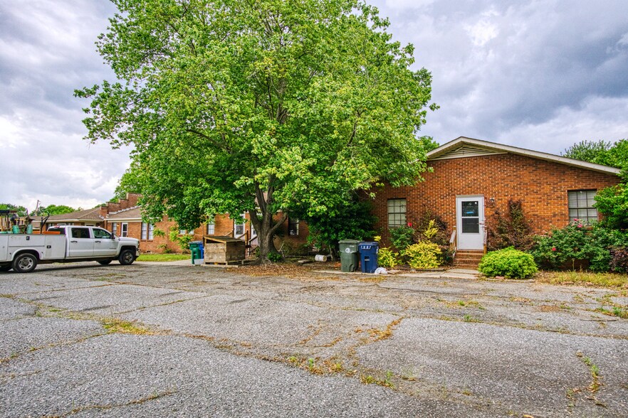 More Photos Of 19612 & 19630 Oak St, Cornelius Apartments For Sale