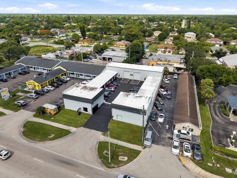 More Photos Of 12445 Collier Blvd, Naples Showroom For Sale