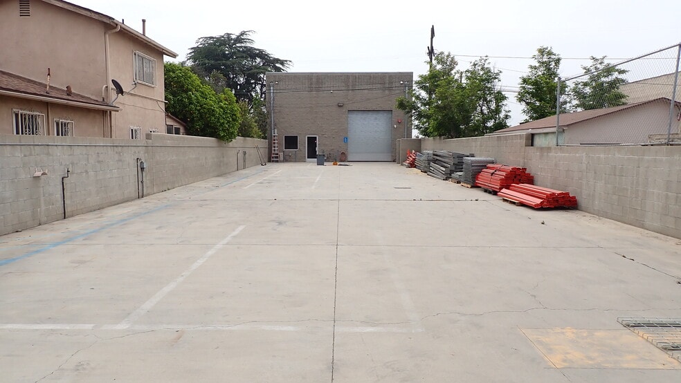 More Photos Of 11316 Goss St, Sun Valley Manufacturing For Lease