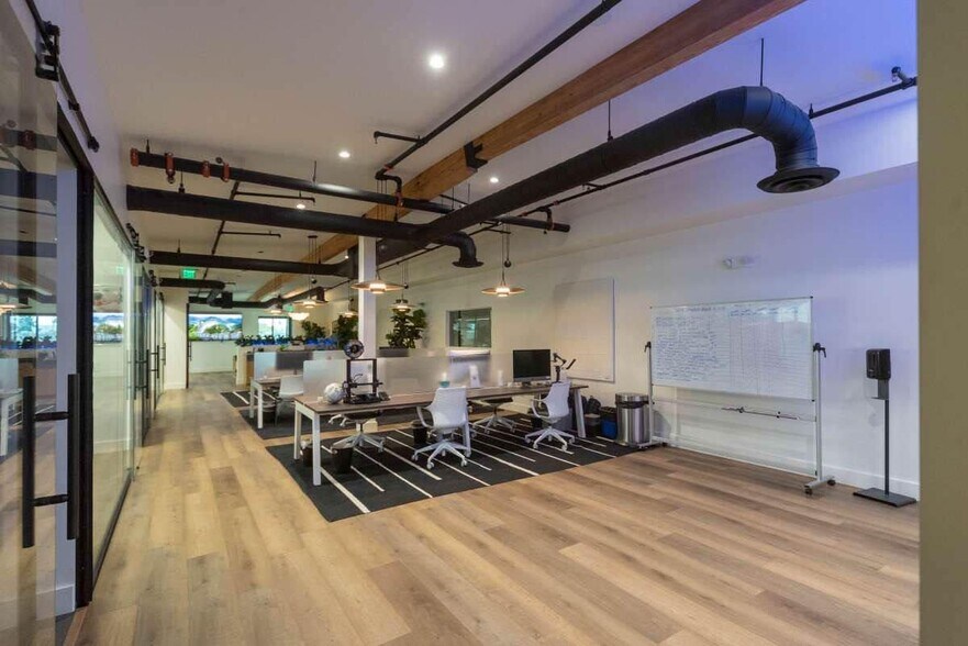 More Photos Of 2525 N Naomi St, Burbank Movie Radio TVStudio For Sale