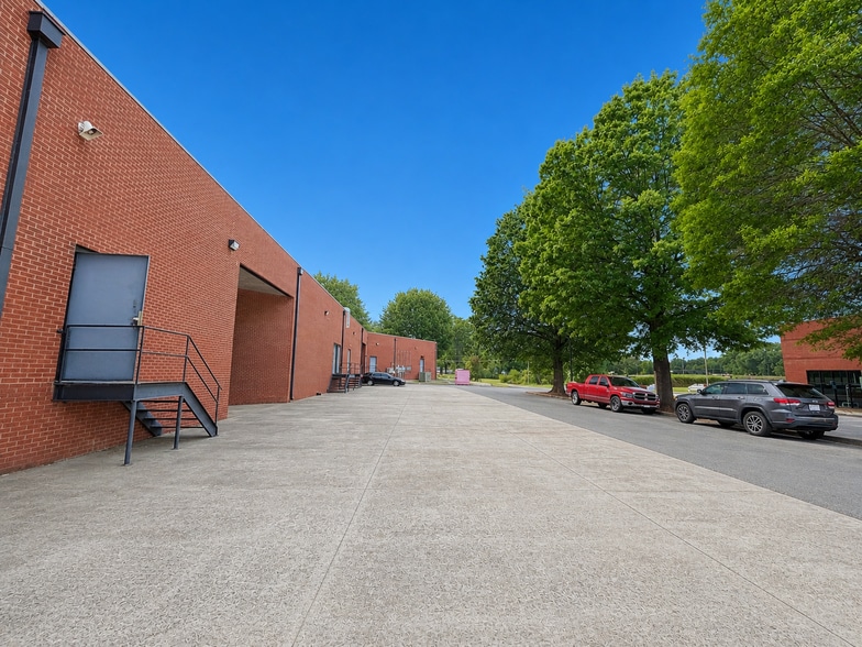 More Photos Of 4500 Indiana Ave, Winston-Salem Flex For Lease