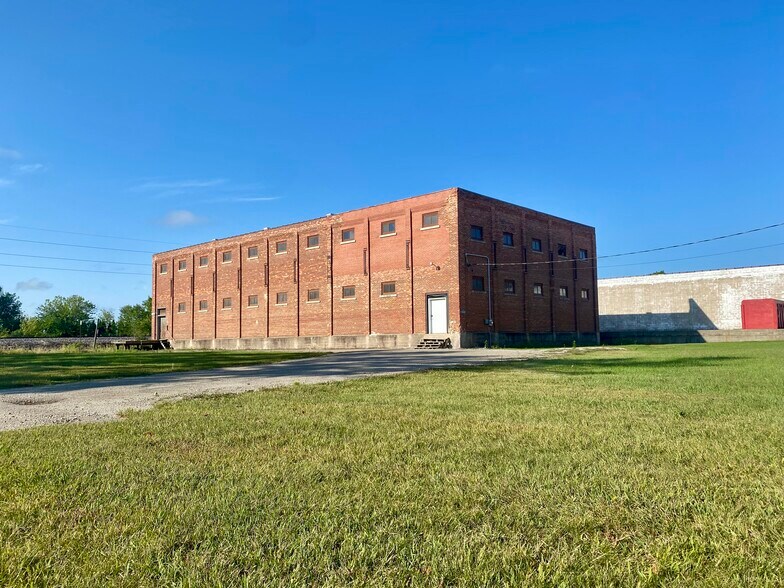 More Photos Of 260 W Stroud St, Randolph Warehouse For Sale