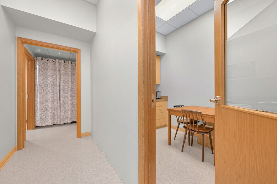 More Photos Of 701 E Holly St, Bellingham Office For Sale