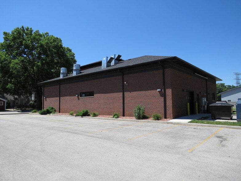 More Photos Of 403 S Main St, Wilmington Freestanding For Sale