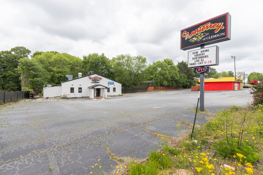 More Photos Of 1704-1710 W Main St, Central Restaurant For Lease