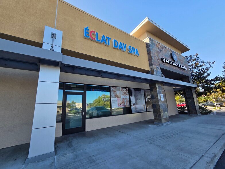 More Photos Of 3135 Harbor Blvd, Costa Mesa General Retail For Sale