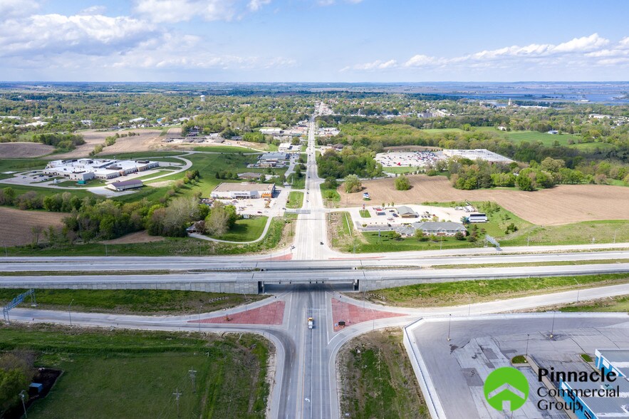 More Photos Of 1651 S 11th St, Nebraska City Showroom For Sale