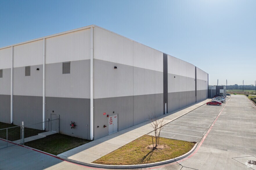 More Photos Of 5477 Business Park Dr, Rosenberg Warehouse For Lease