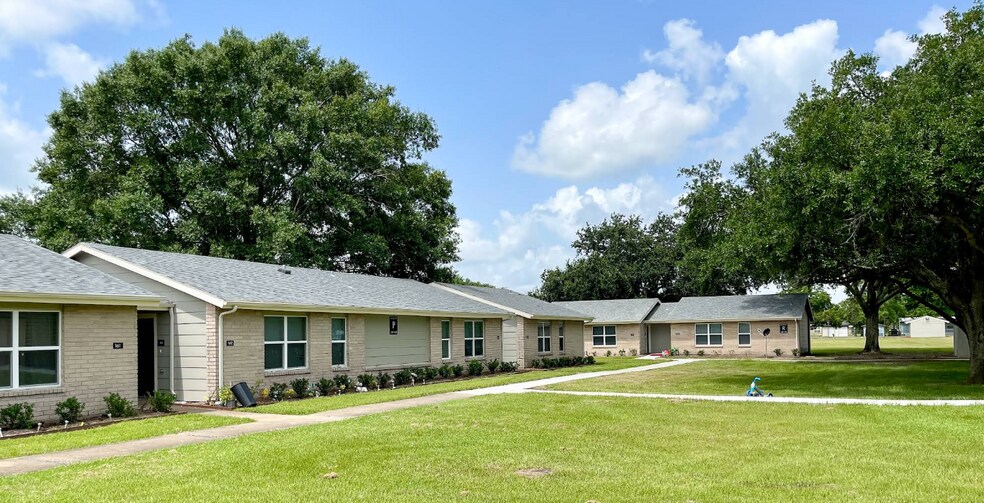Primary Photo Of 800 Avenue F, Bay City Apartments For Lease