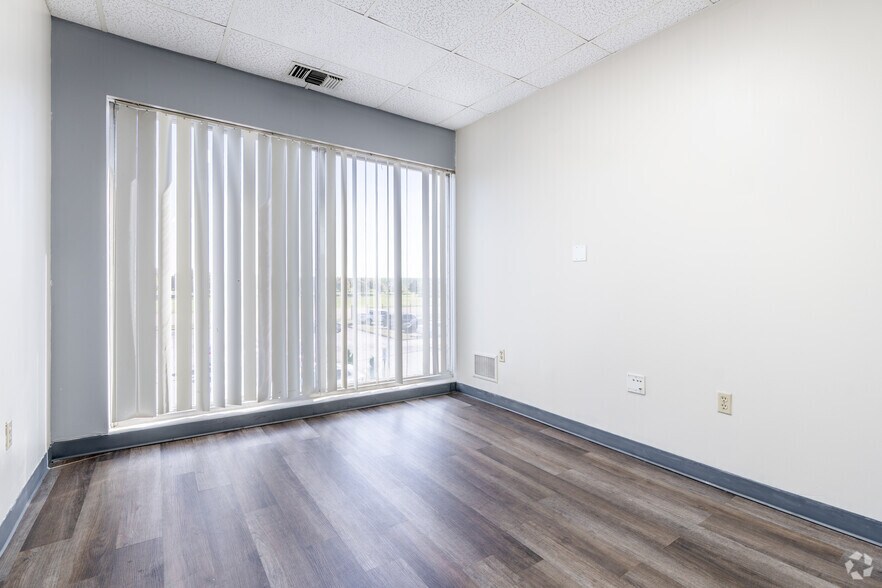 More Photos Of 3385 Airways Blvd, Memphis Office For Sale