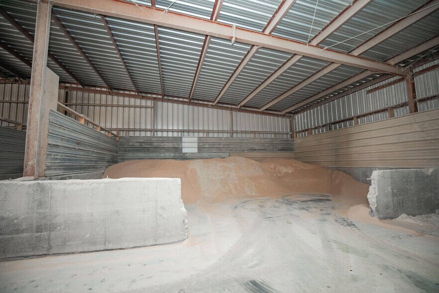 More Photos Of 9705 SE 1300th Rd, Humansville Industrial For Sale