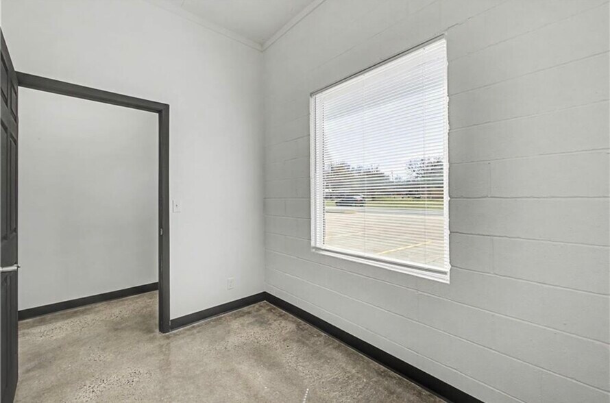 More Photos Of 800 Highland Ave, Springdale Freestanding For Lease