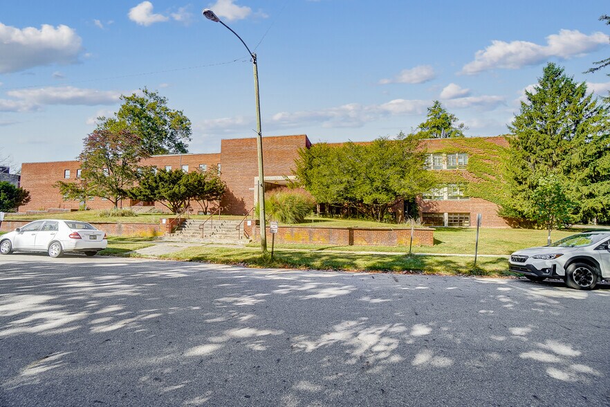 More Photos Of 800 Livermore St, Yellow Springs Research And Development For Sale
