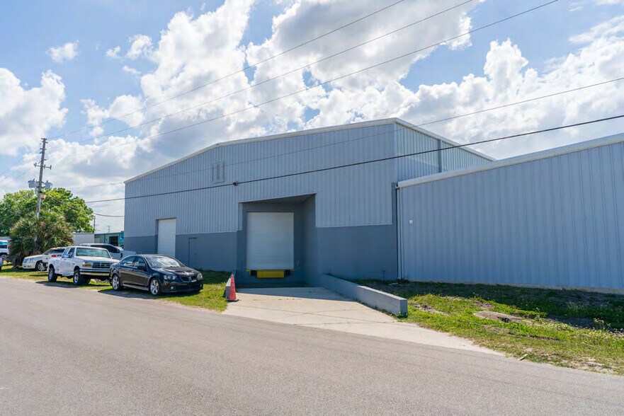 More Photos Of 12925 N 49th St, Clearwater Warehouse For Lease
