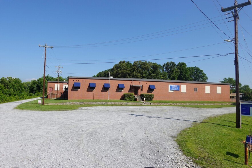 Primary Photo Of 1495 N Main St, Hendersonville Industrial For Lease