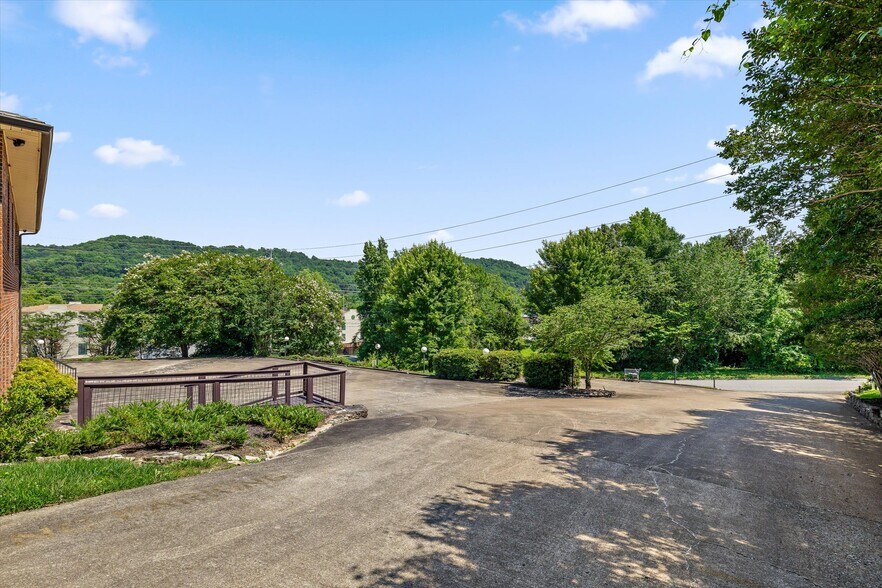 More Photos Of 901 Mountain Creek Rd, Chattanooga Office For Lease