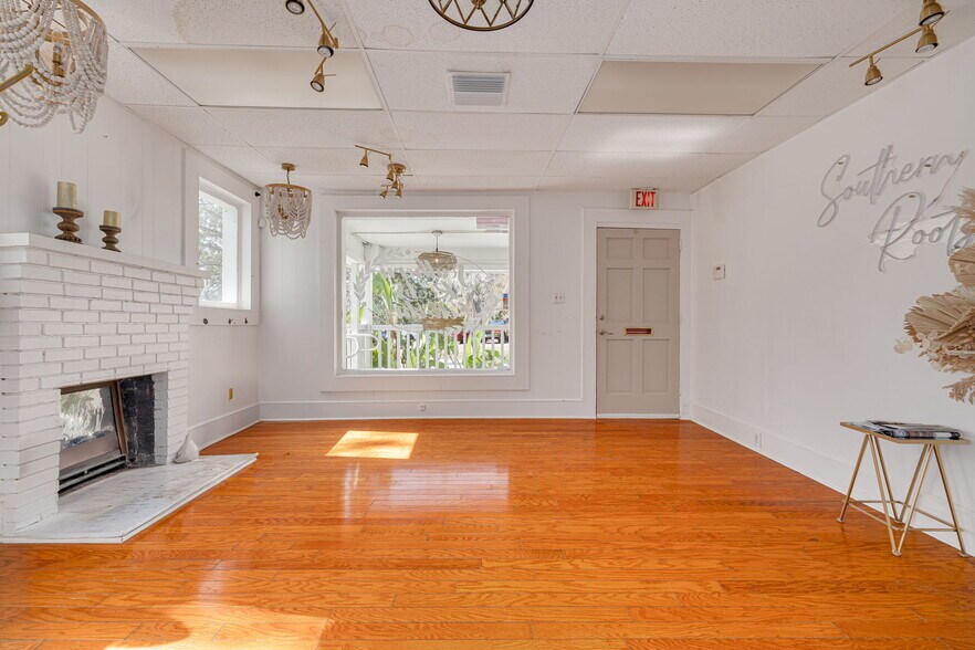 More Photos Of 132 7th Ave S, Safety Harbor Restaurant For Sale