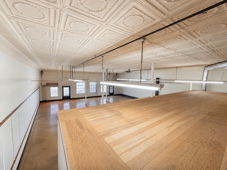 More Photos Of 104 W Swannanoa Ave, Liberty General Retail For Sale