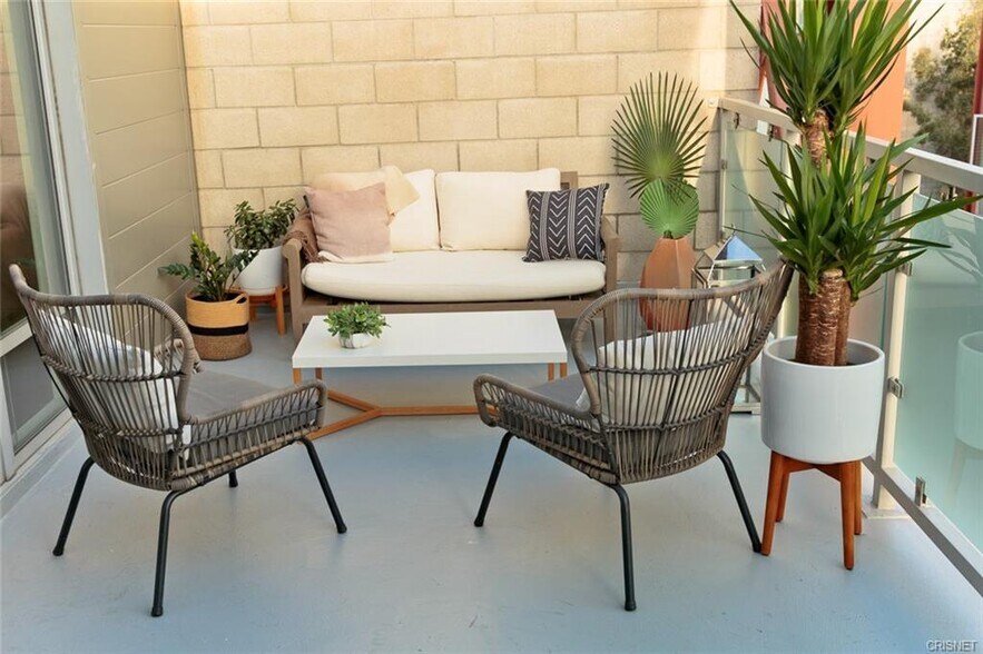 More Photos Of 3450 Cahuenga Blvd W, Los Angeles Office Residential For Lease