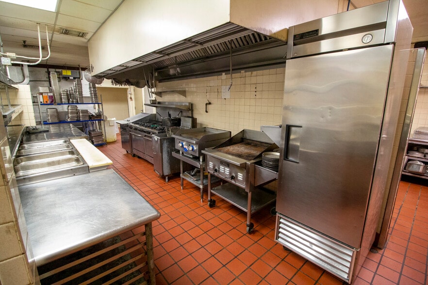 More Photos Of 5402 Portage Rd, Portage Restaurant For Lease