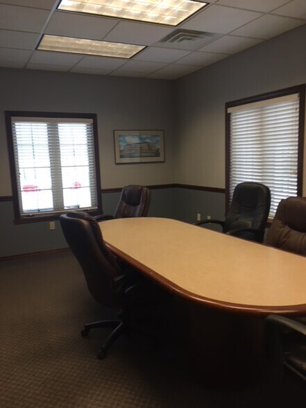 More Photos Of 5600 W Grande Market Dr, Appleton Office For Lease