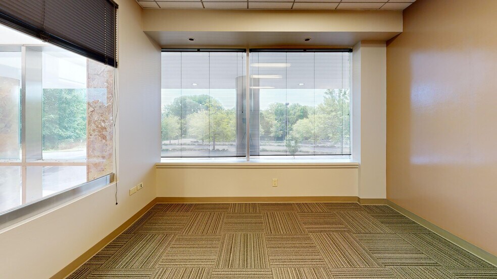 More Photos Of 9401 Arrowpoint Blvd, Charlotte Office For Lease