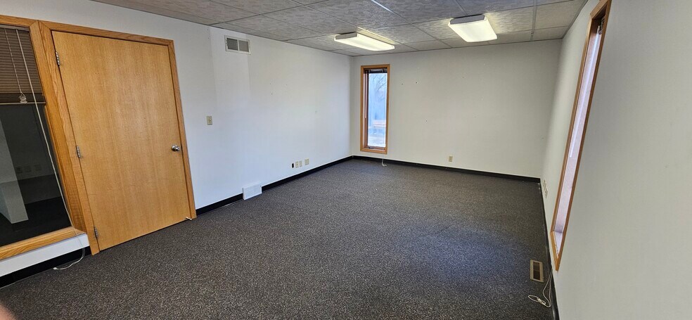 More Photos Of 7124 Windsor Lake Pky, Loves Park Office For Lease
