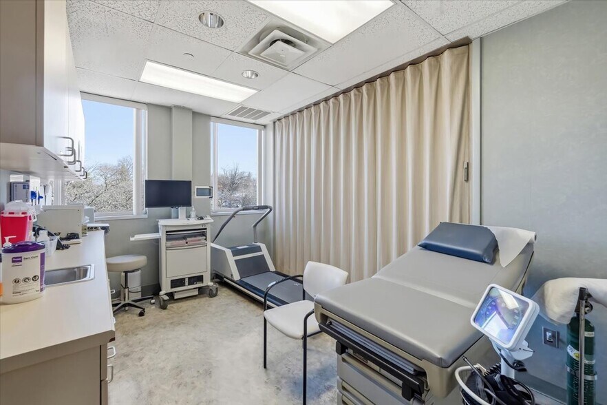 More Photos Of 333 Old Hook Rd, Westwood Medical For Sale