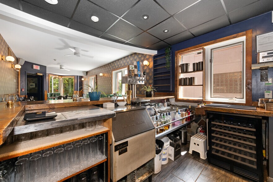 More Photos Of 268 Preston St, Ottawa Storefront For Sale