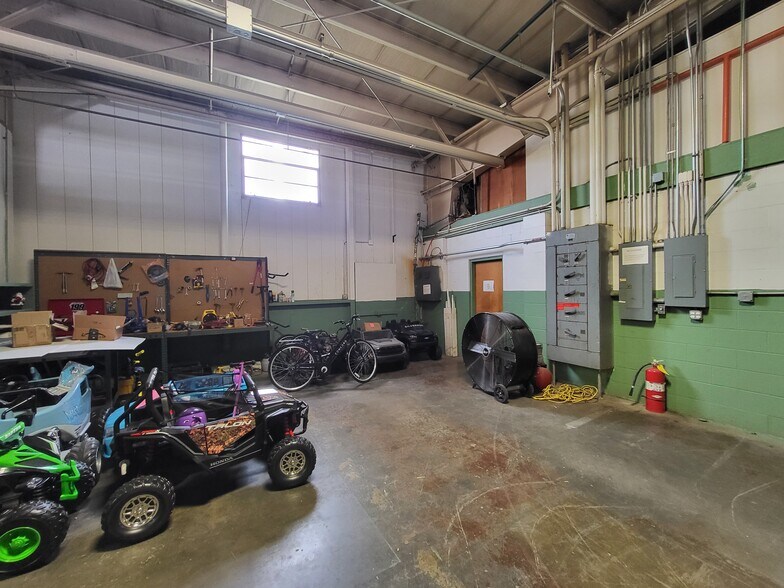 More Photos Of 516 Adele Ave, Joplin Distribution For Sale