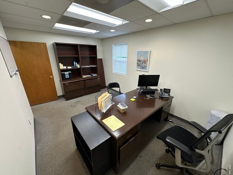 More Photos Of 11324 Johnstown Rd, New Albany Warehouse For Sale