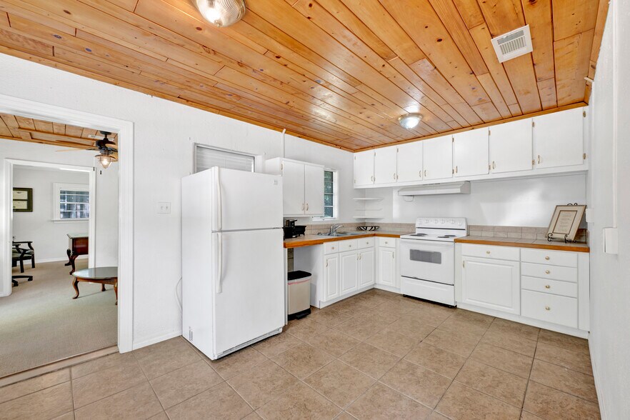 More Photos Of 19205 State Highway 181, Fairhope Office For Sale