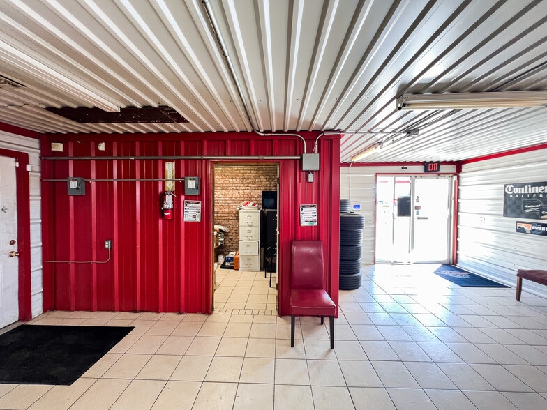 More Photos Of 1106 W Main St, Olney Auto Repair For Sale