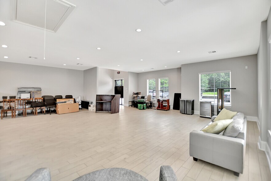 More Photos Of 31360 Nichols Sawmill Rd, Magnolia Medical For Lease