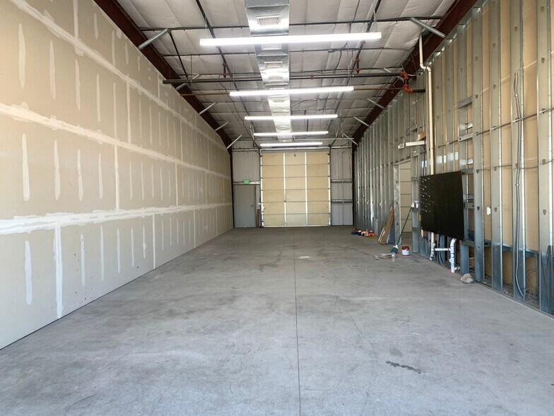 More Photos Of 2921 Friendly Pl, Bullhead City Light Distribution For Lease