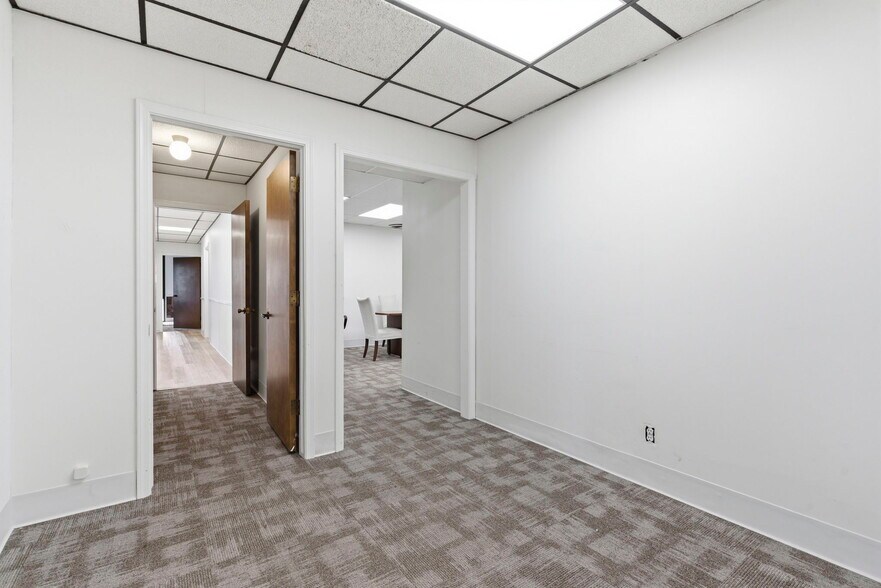 More Photos Of 1331 N Stewart Ave, Springfield Medical For Sale
