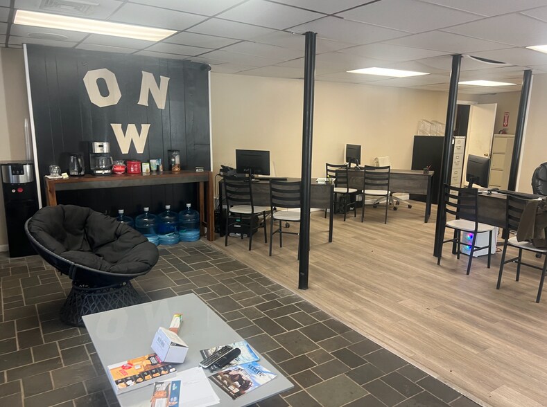 More Photos Of 29 Bridge St, Pelham Auto Dealership For Lease