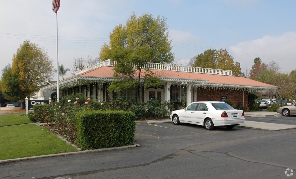 More Photos Of 675 W Foothill Blvd, Claremont Office For Lease