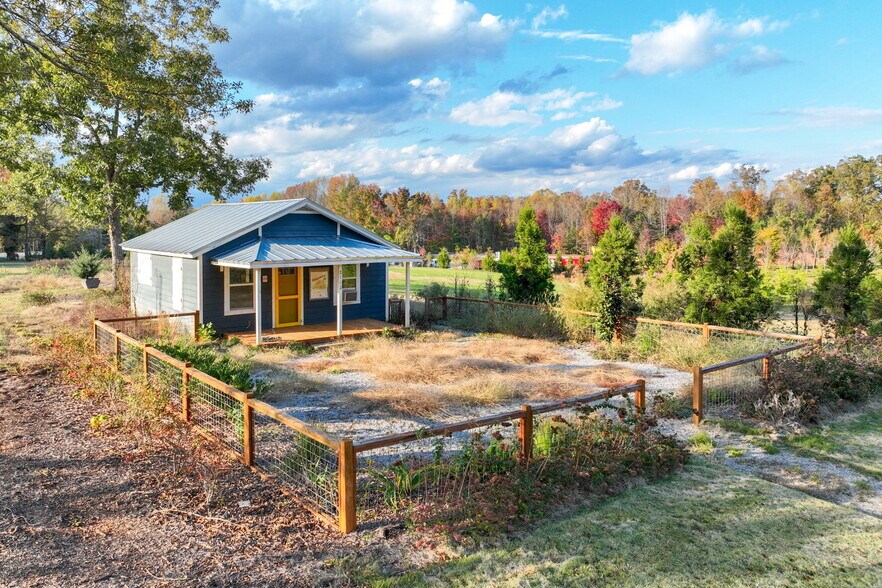 More Photos Of 5662 Cemetery Rd, Lula Land For Lease