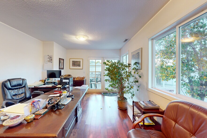 More Photos Of 54 Railroad Ave, Richmond Office Residential For Sale