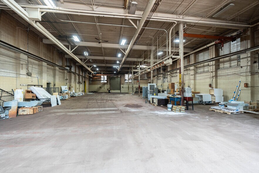 More Photos Of 407 Hadley St, Holly Manufacturing For Sale