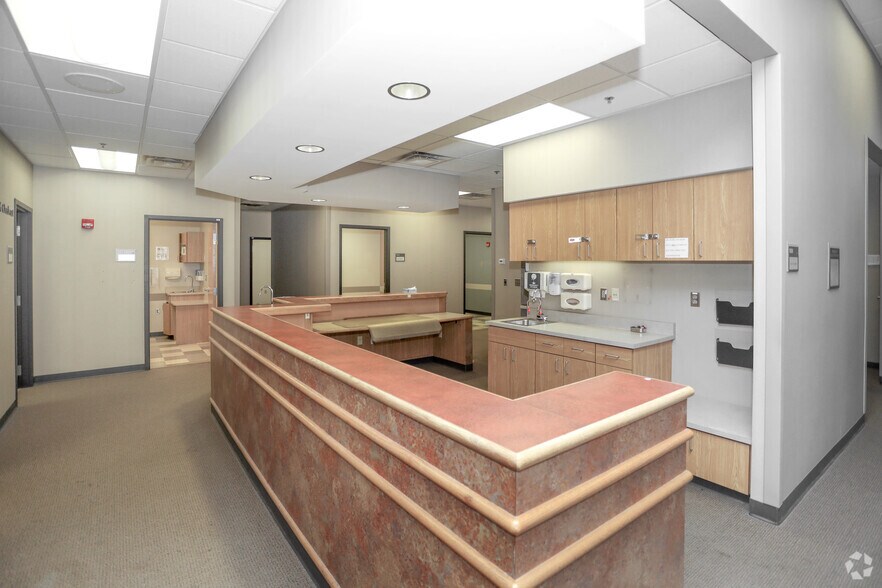 More Photos Of 800 S Tillotson Ave, Muncie Medical For Sale