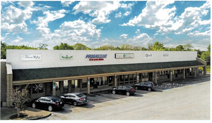 More Photos Of 1100-1116 E Mulberry St, Angleton Unknown For Lease