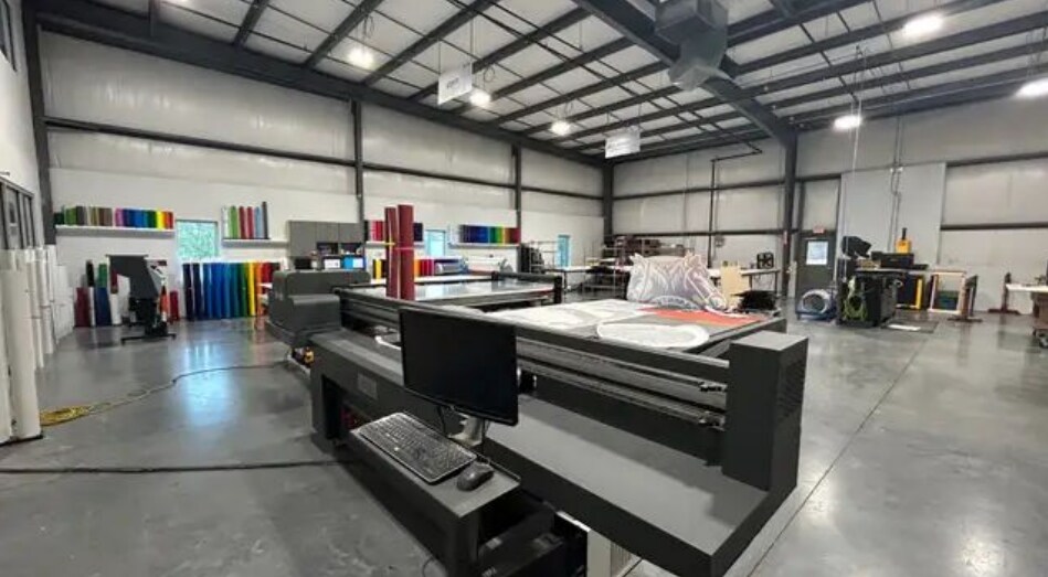 More Photos Of 4302 Security Pky, New Albany Manufacturing For Lease