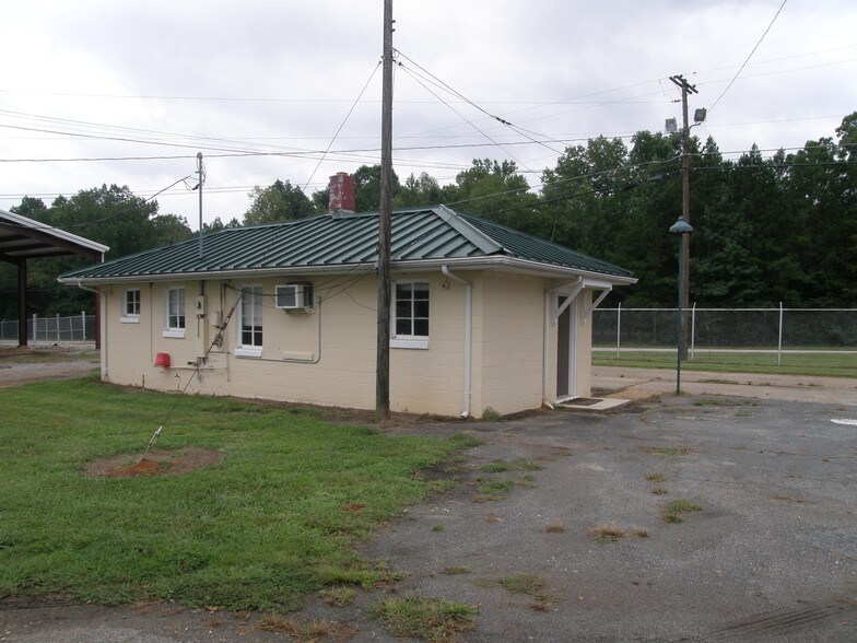 More Photos Of 1625 N US Highway 29, Salisbury Flex For Sale