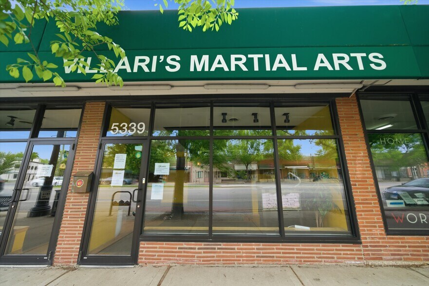 More Photos Of 5337-5353 W Devon Ave, Chicago Storefront Retail Office For Sale